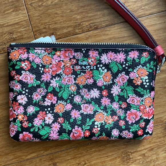 NWT! Coach Reversible Floral tote w/bonus pouch 5 set- - Picture 5 of 12